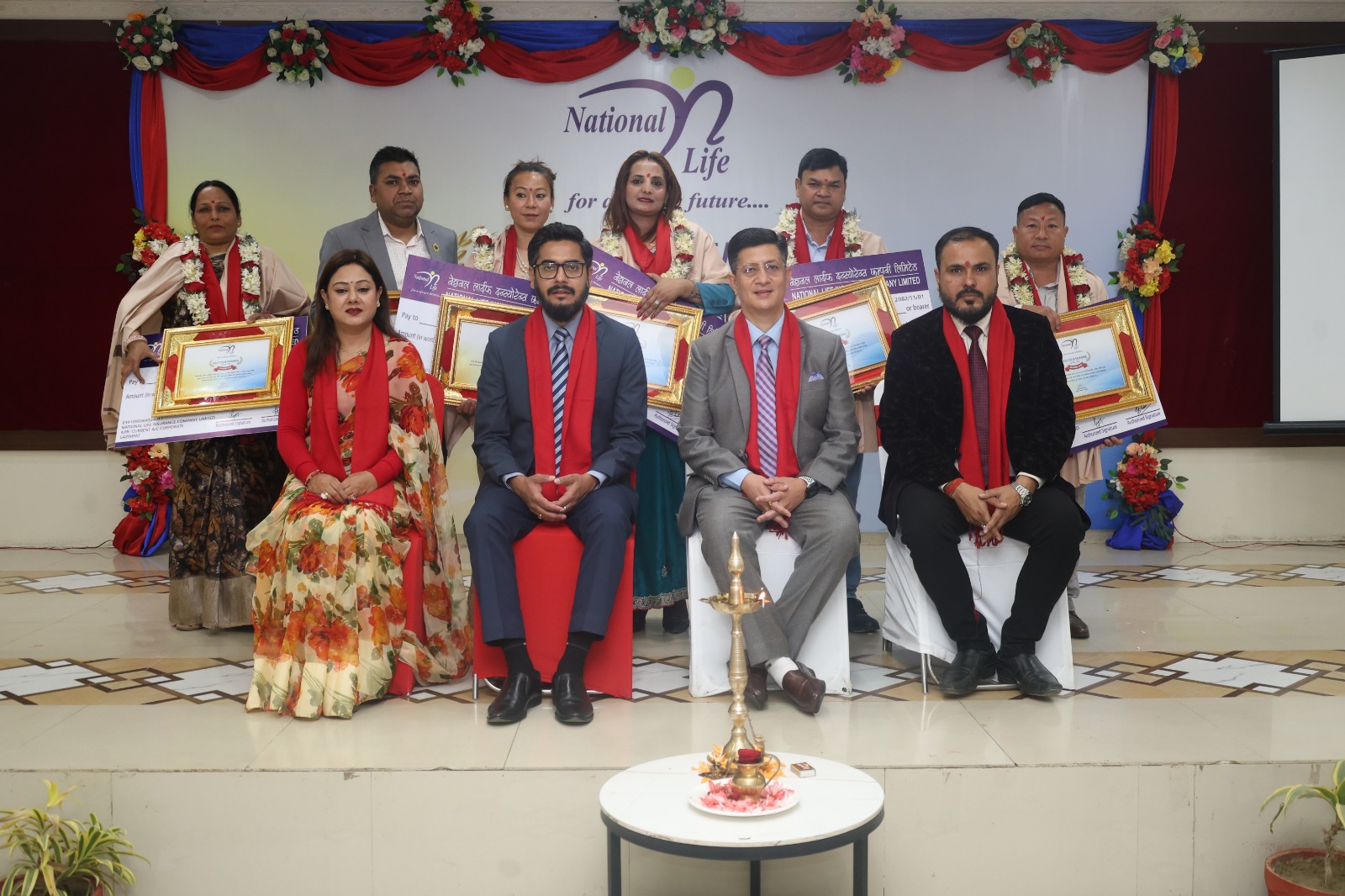 नेशनल लाईफद्धारा मधेश प्रदेशका अभिकर्ताहरु सम्मानित